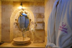 Holiday Cave Hotel