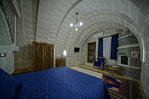 Holiday Cave Hotel