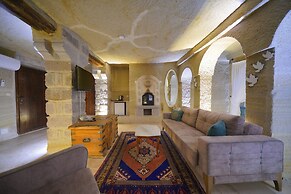 Holiday Cave Hotel