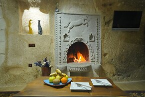 Holiday Cave Hotel