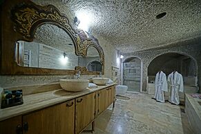 Holiday Cave Hotel