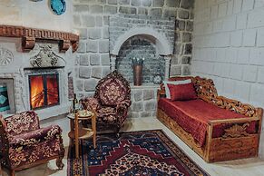 Holiday Cave Hotel