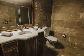 Holiday Cave Hotel