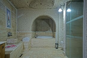 Holiday Cave Hotel