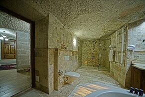 Holiday Cave Hotel