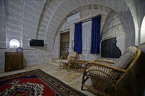 Holiday Cave Hotel