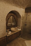 Holiday Cave Hotel