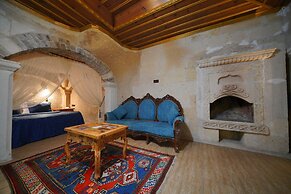 Holiday Cave Hotel