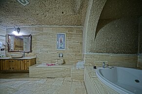 Holiday Cave Hotel