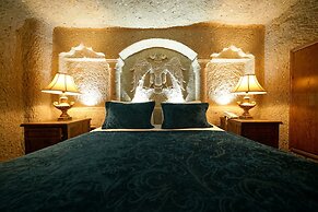 Holiday Cave Hotel