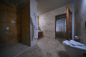 Holiday Cave Hotel