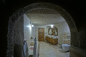 Holiday Cave Hotel