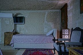 Holiday Cave Hotel