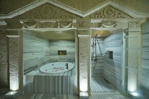 Holiday Cave Hotel