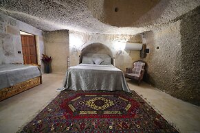 Holiday Cave Hotel