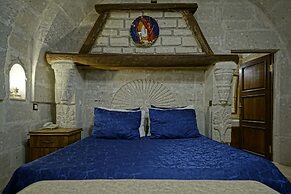 Holiday Cave Hotel