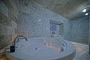 Holiday Cave Hotel