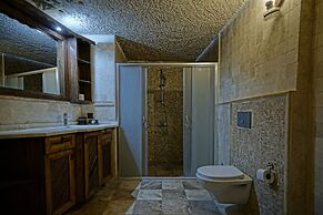 Holiday Cave Hotel
