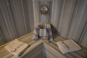 Holiday Cave Hotel