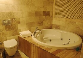 Holiday Cave Hotel