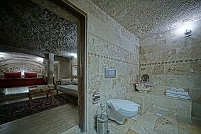 Holiday Cave Hotel