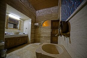 Holiday Cave Hotel