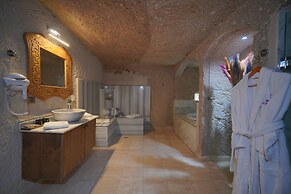 Holiday Cave Hotel