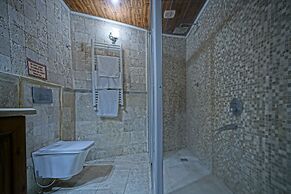 Holiday Cave Hotel
