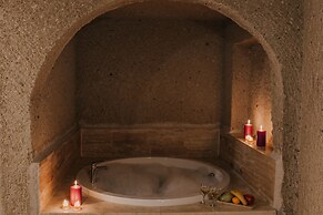 Holiday Cave Hotel