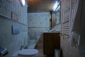 Holiday Cave Hotel