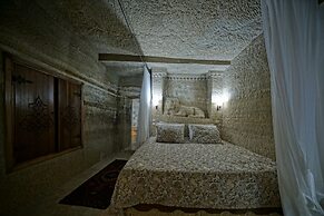 Holiday Cave Hotel