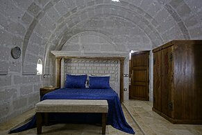 Holiday Cave Hotel