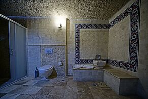 Holiday Cave Hotel