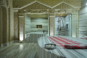Holiday Cave Hotel