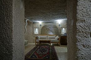 Holiday Cave Hotel
