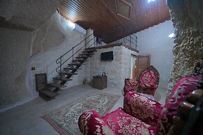 Holiday Cave Hotel