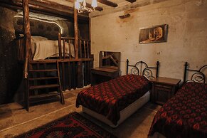 Holiday Cave Hotel