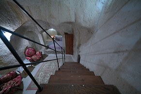 Holiday Cave Hotel