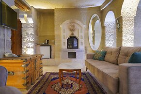 Holiday Cave Hotel