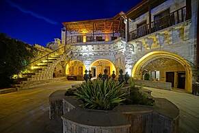 Holiday Cave Hotel