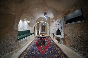 Holiday Cave Hotel