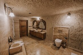 Holiday Cave Hotel