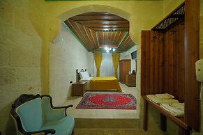 Holiday Cave Hotel