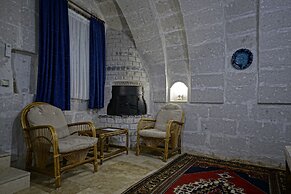 Holiday Cave Hotel