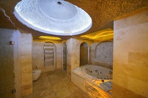 Holiday Cave Hotel