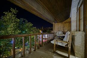 Holiday Cave Hotel