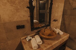 Holiday Cave Hotel