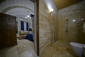 Holiday Cave Hotel