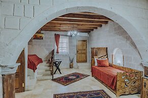Holiday Cave Hotel