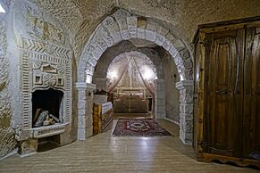 Holiday Cave Hotel
